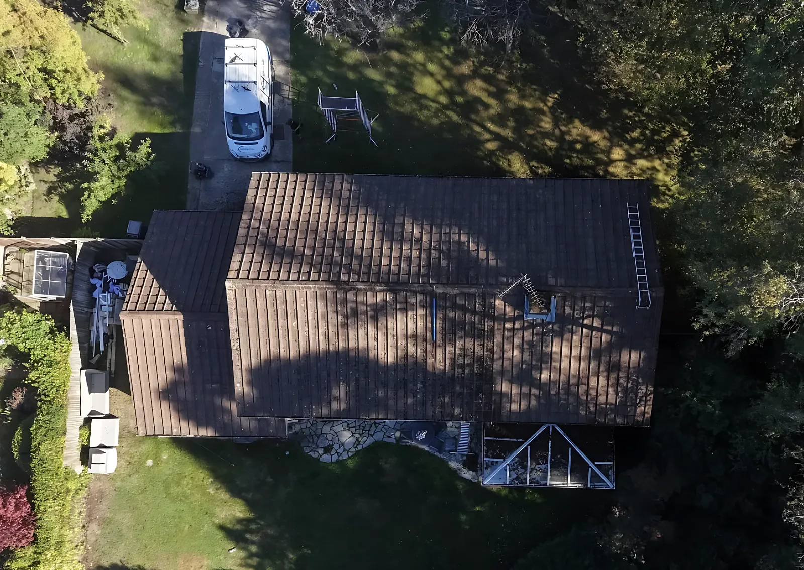 Roof and exterior cleaning in Guildford